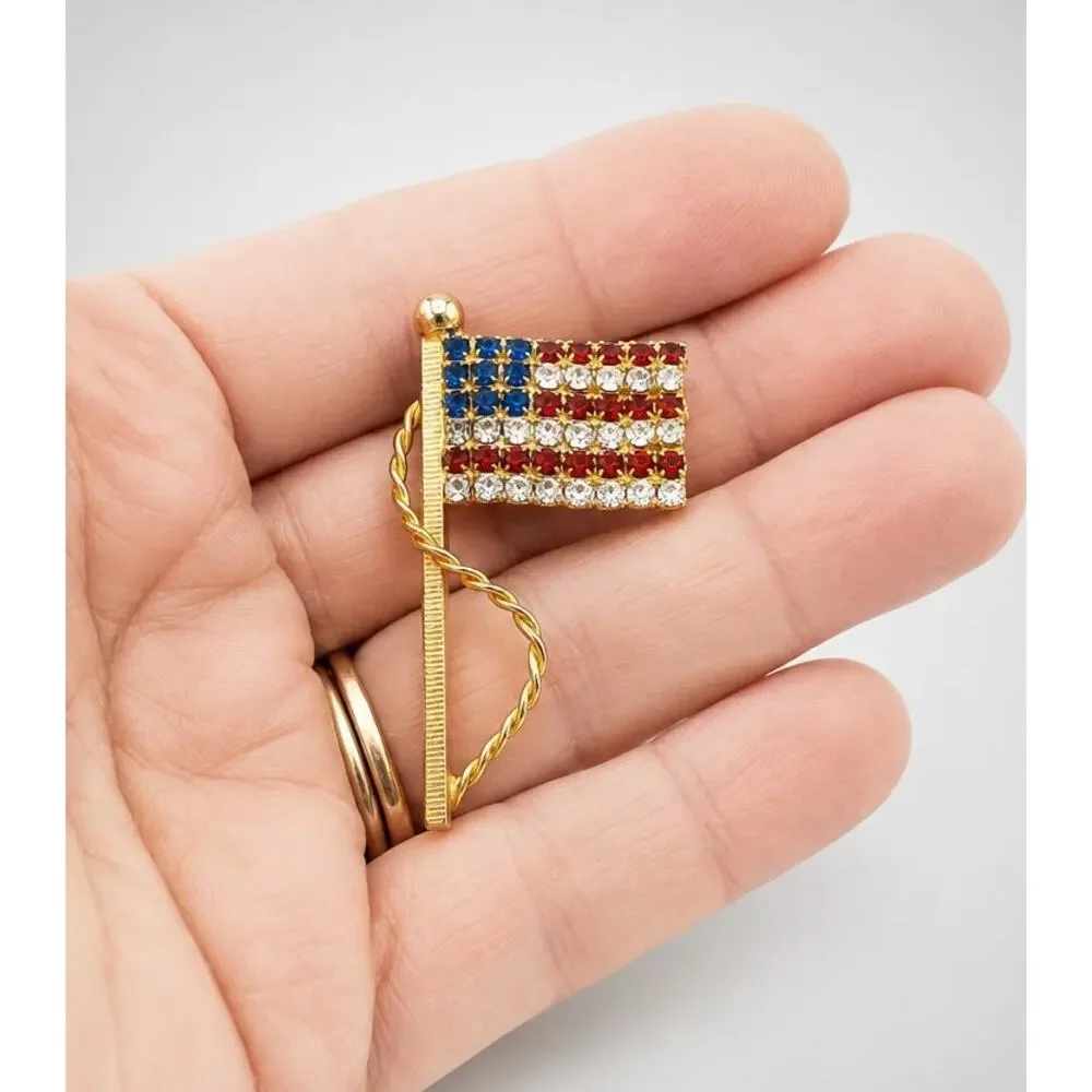 Vintage Multicolor Brooch Brilliant Rhinestone US American Flag 2 Inch Pin go-41